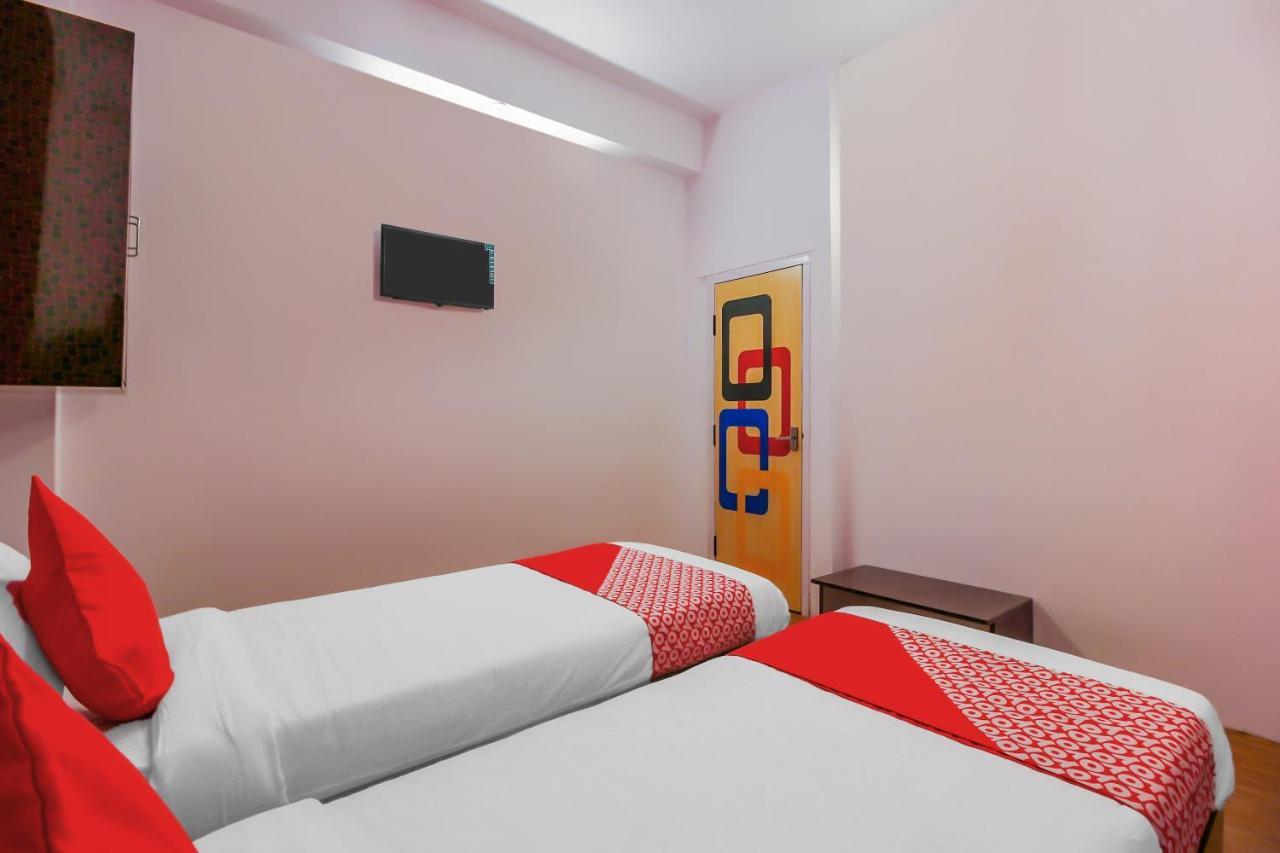 Oyo 17168 Hz Lodge Haydarabad Dış mekan fotoğraf